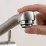 Comment démonter un mousseur de robinet intégré sans abîmer votre installation ?