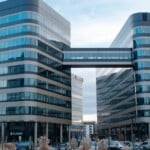 Façade du siège social AXA France aux Terrasses de l'Arche Nanterre