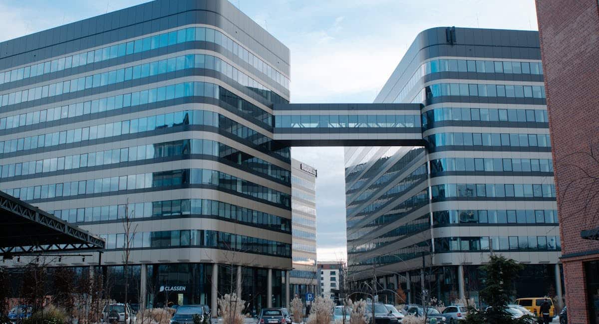 Façade du siège social AXA France aux Terrasses de l'Arche Nanterre