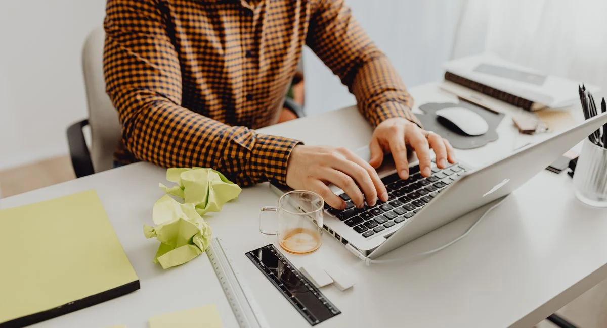 Illustration, trouver rédacteur web SEO freelance