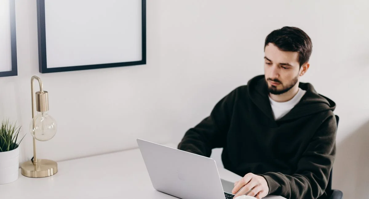 Illustration, trouver un rédacteur web freelance SEO