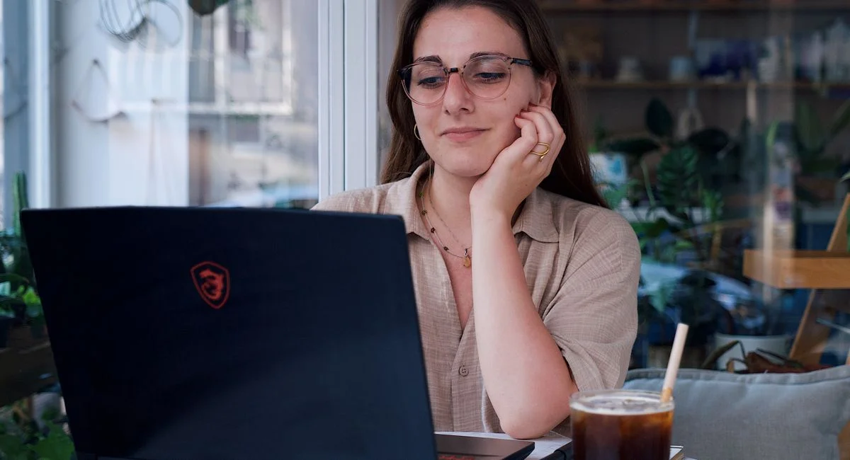 Illustration, trouver un rédacteur web freelance SEO