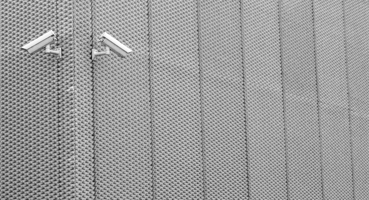 Illustration, installer caméra de surveillance